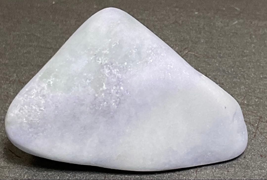 ［濃い紫色の透過］　青海川系　ラベンダー翡翠6g 糸魚川　ヒスイ　ひすい