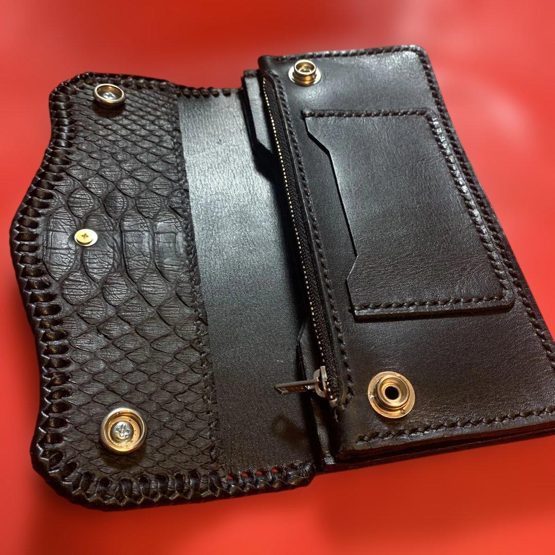 レザークラフトハンドメイド牛革黒色マット黒パイソントラッカーウォレット牛レース黒