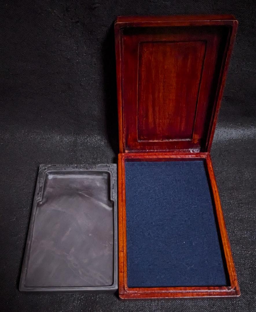 【端渓硯】◆饕餮文門字硯◆翡翠紋・魚脳凍・油延光・金線の美石◆約七吋◆唐木共箱