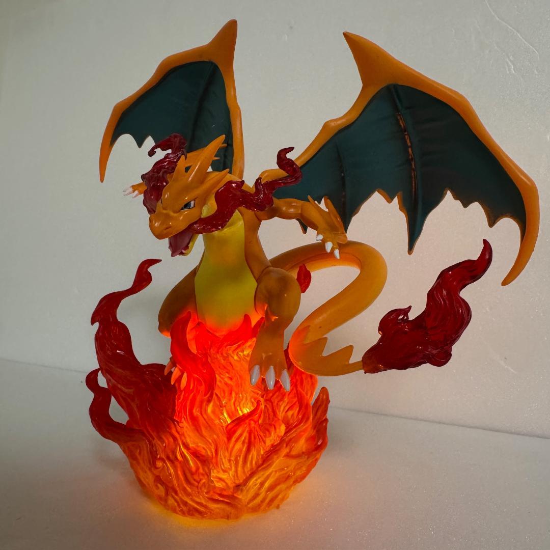 ポケモン　リザードン 大きい　フィギュア　約18cm　LED点灯