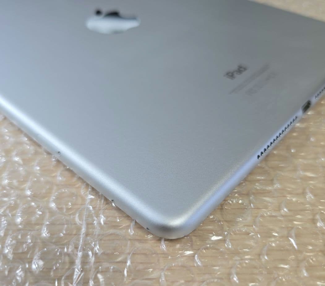 わ*ろ様 iPad Air 2nd◼️バッテリー極良品◼️セルラー版◼️067