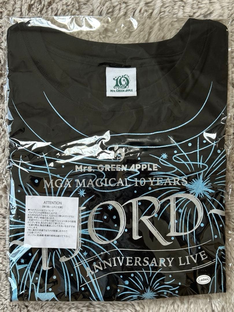 FJORD グリッターロゴTシャツ/ブラック/クロップド　大森元貴着用デザイン