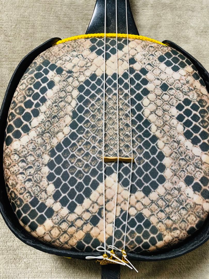 ヘビの皮模様 三線 3弦