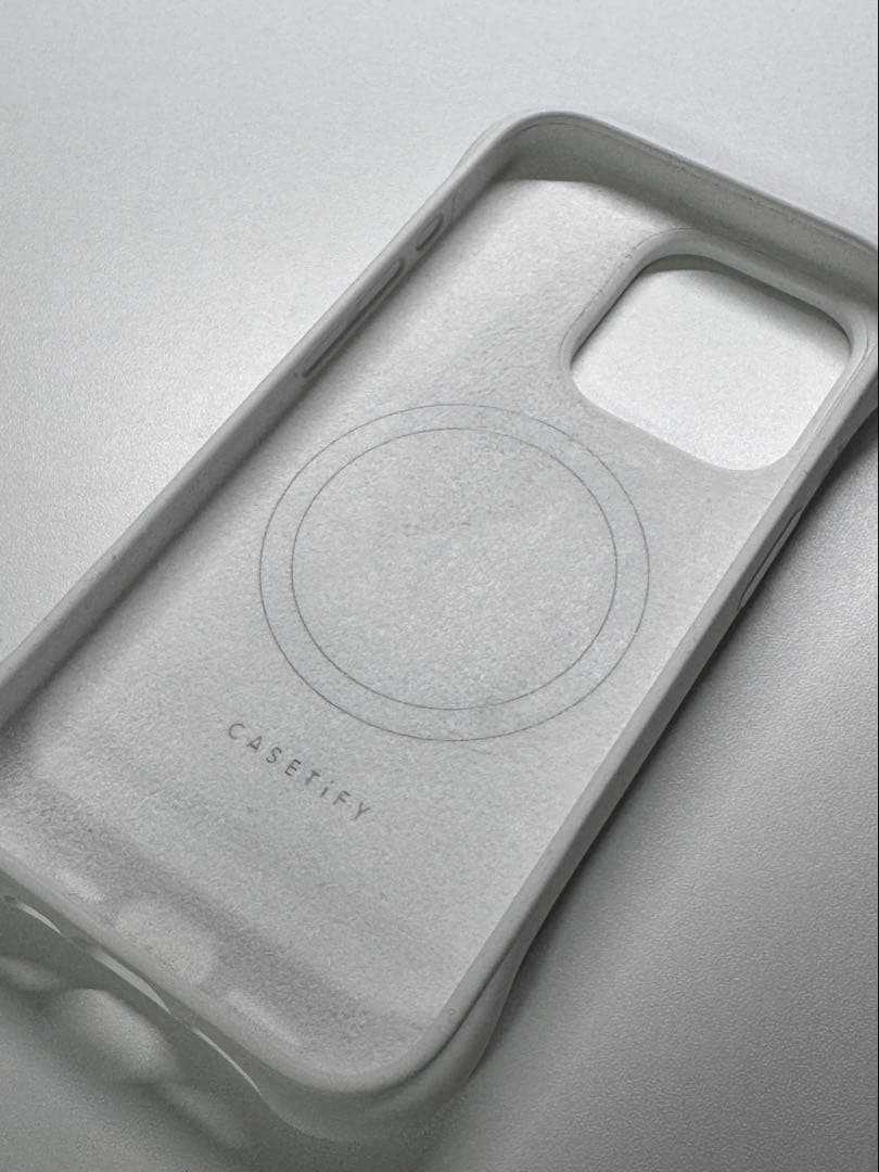 CASETiFY ウェーブ シリコンケース ホワイト iPhone 15 Pro