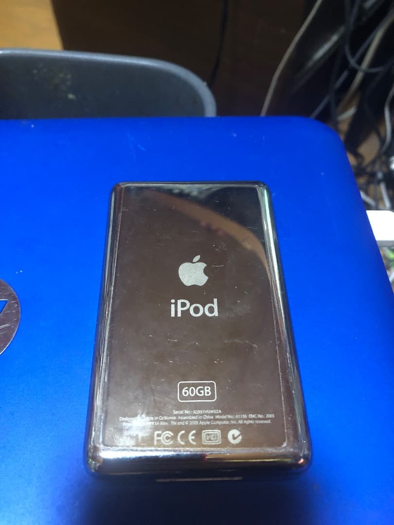 iPod Classic 第5.5世代 60GB 液晶微欠陥　電池まあ元気