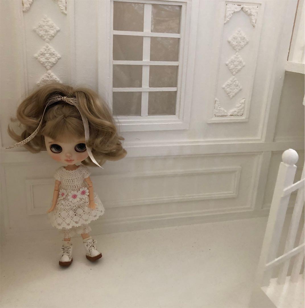 ❤ブライス  ミディブライス用  階段付き3面ドールハウスホワイト 椅子 机付