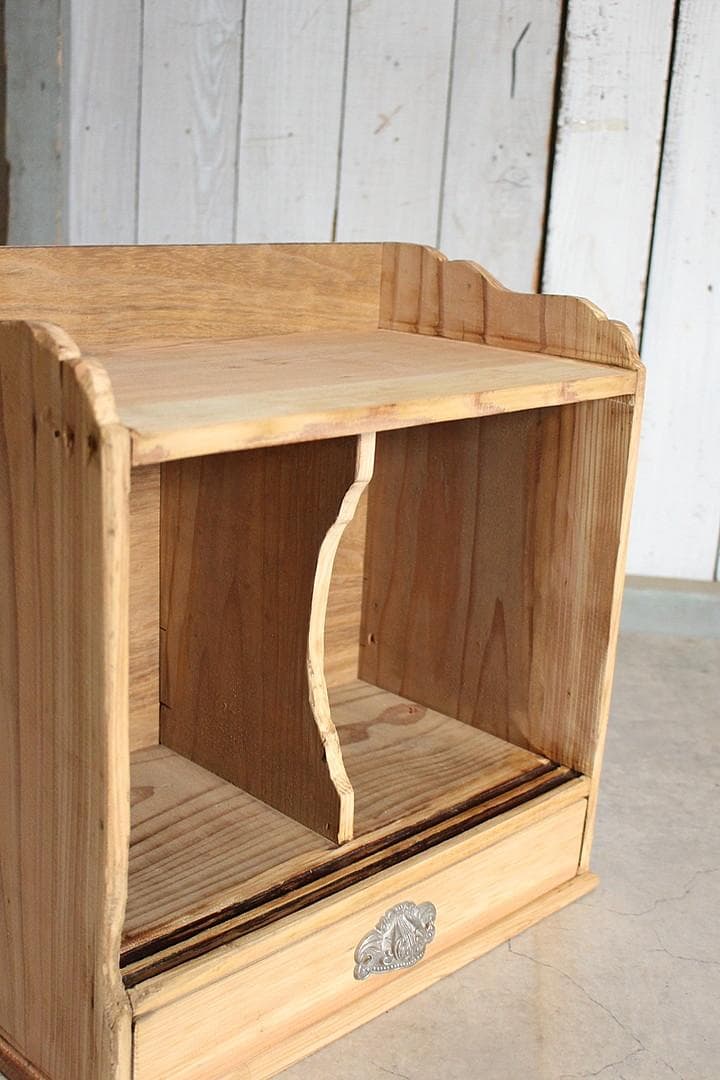 古い小さな木枠のガラス戸棚×小引き出し