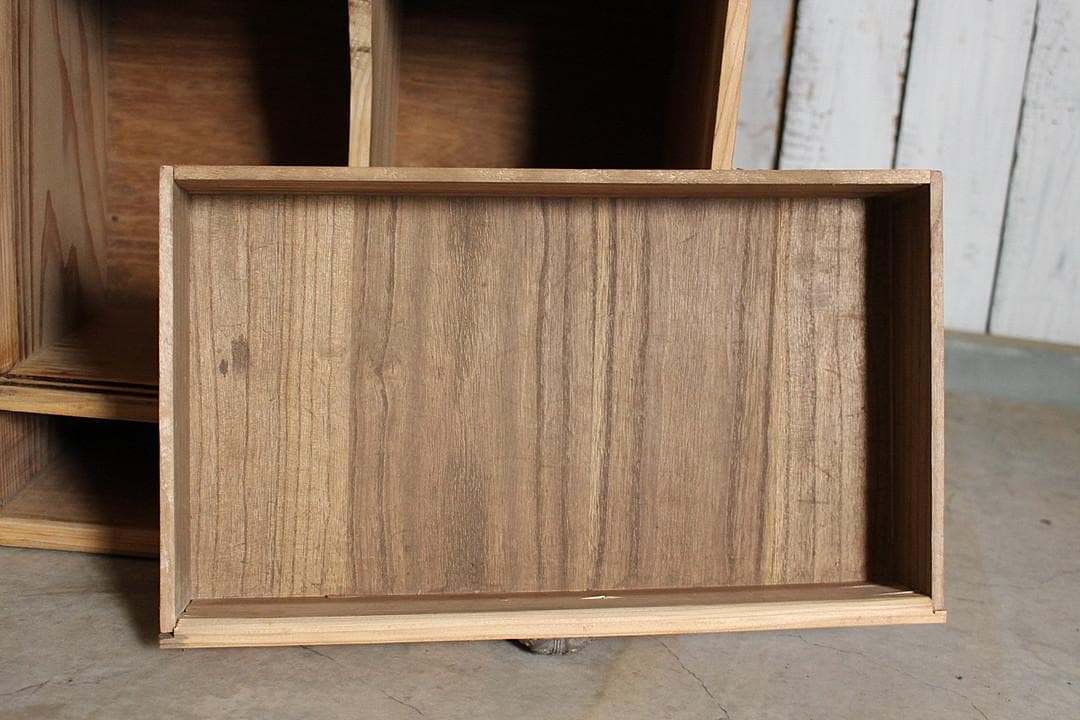 古い小さな木枠のガラス戸棚×小引き出し