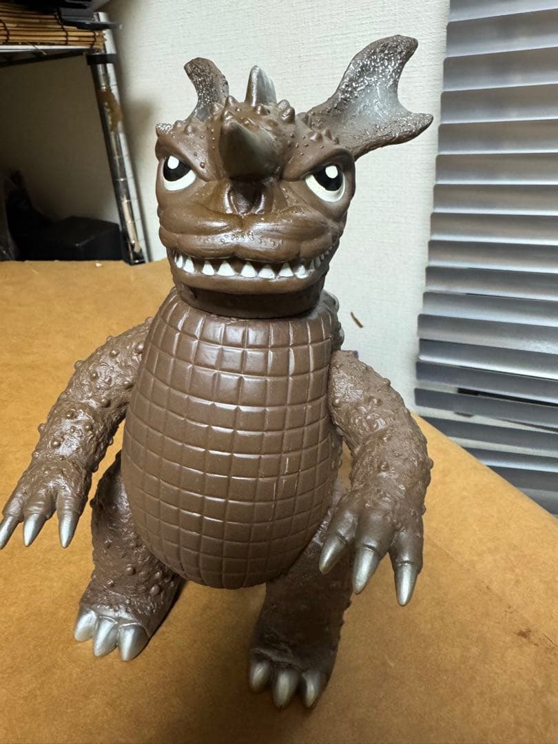 ゴジラ　バラゴンフィギュア 約20cm ブラウン