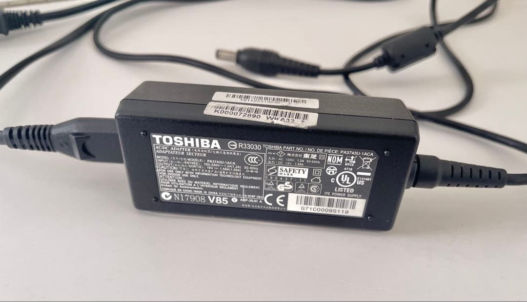 ノートパソコンSSD搭載済み　TOSHIBA dynabook AZ35/VB