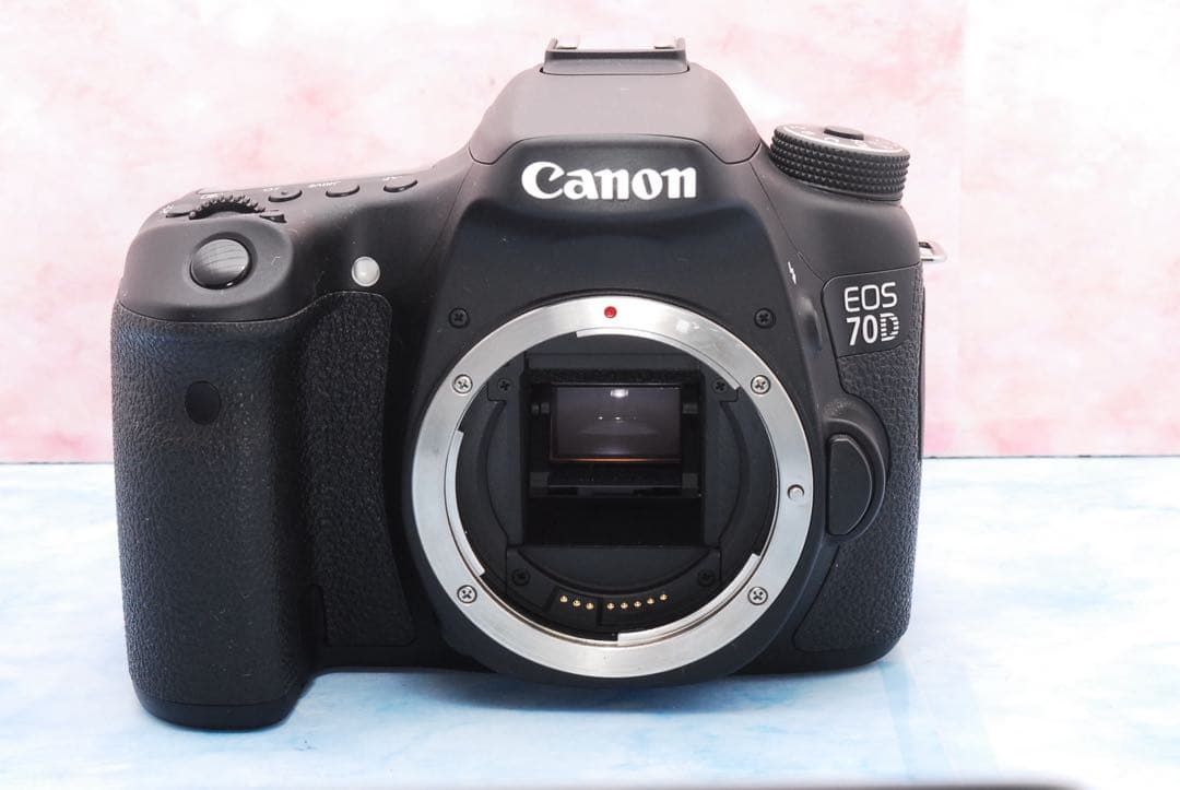 キャノン EOS 70D◎一眼レフカメラ◎Wi-Fi◎手ぶれ補正◎超望遠レンズ付