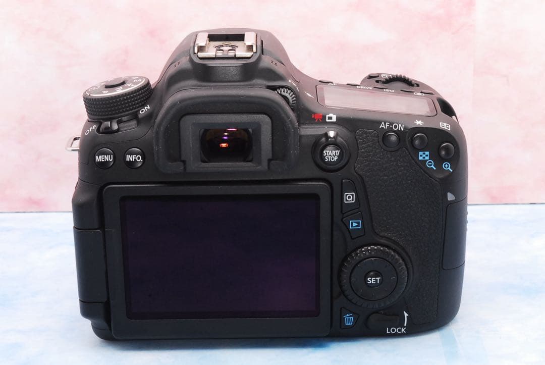キャノン EOS 70D◎一眼レフカメラ◎Wi-Fi◎手ぶれ補正◎超望遠レンズ付