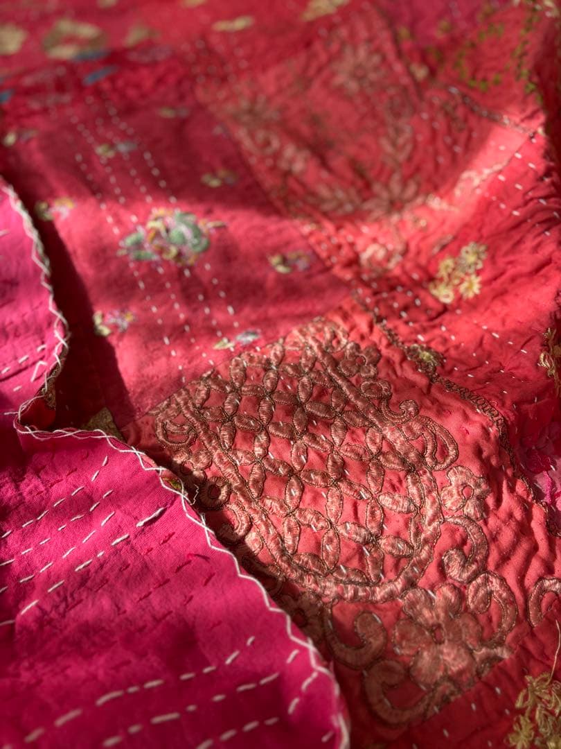 【限定セール】ラリーキルト　インド刺繍　カンタキルト　ヴィンテージ　ベッドカバー