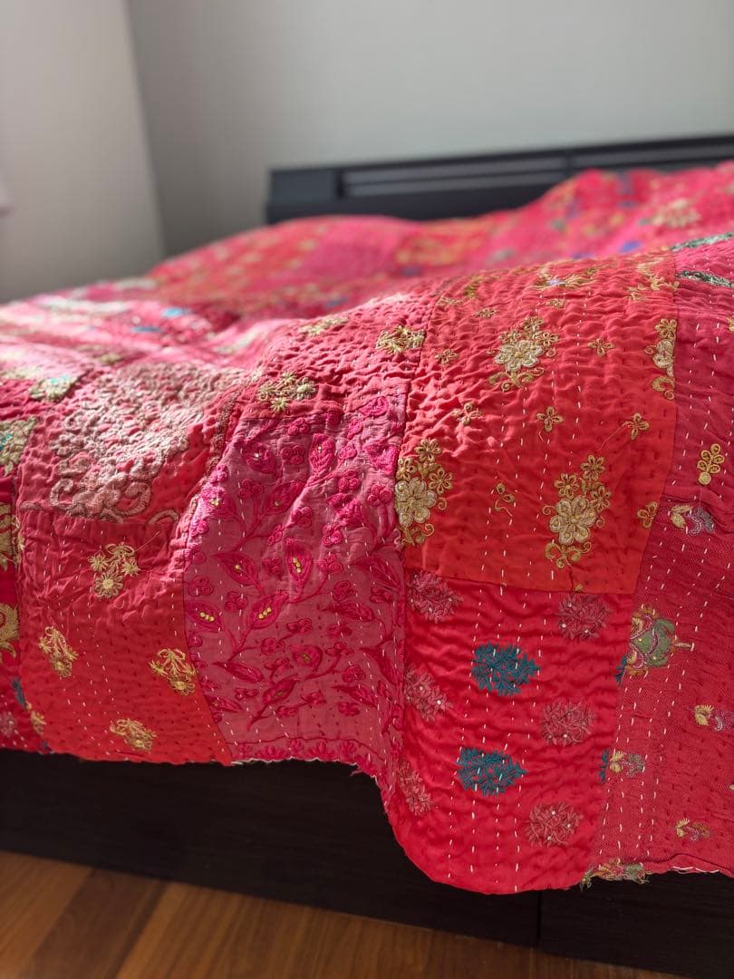 【限定セール】ラリーキルト　インド刺繍　カンタキルト　ヴィンテージ　ベッドカバー