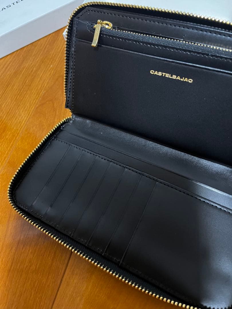 カステルバジャック　多機能ウォレットお札小銭カード15枚パスポート収納