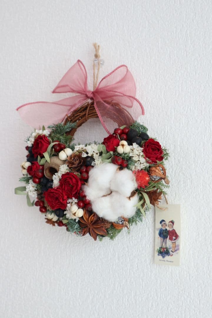 ドライフラワーꕤ︎︎スプレーバラと木の実いっぱい Xmas 花籠リースꕤ壁飾り