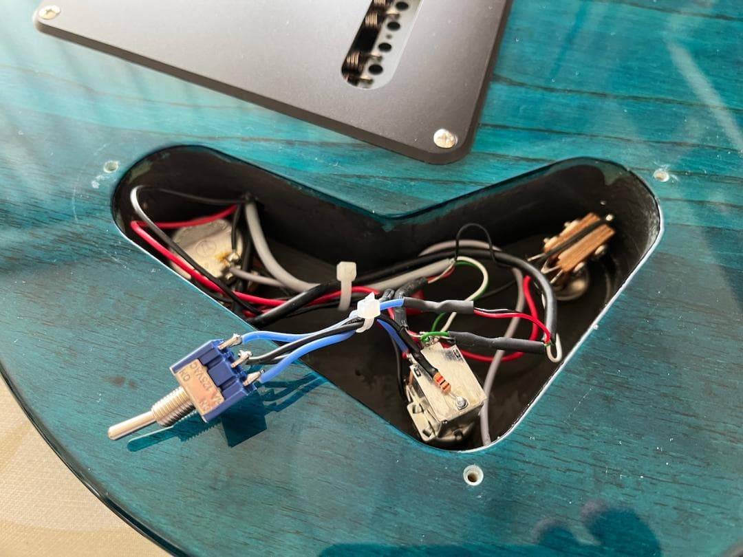 【美品】PRS SE Swamp Ash Special Iri Blue