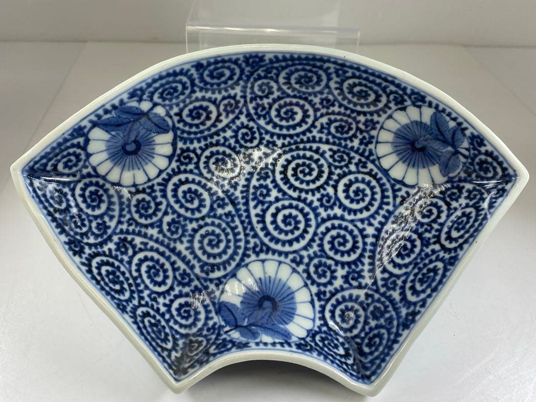 古伊万里　染付蛸唐草　扇面皿　膾皿　幅20.2㎝直径14.7㎝東な7-0405①