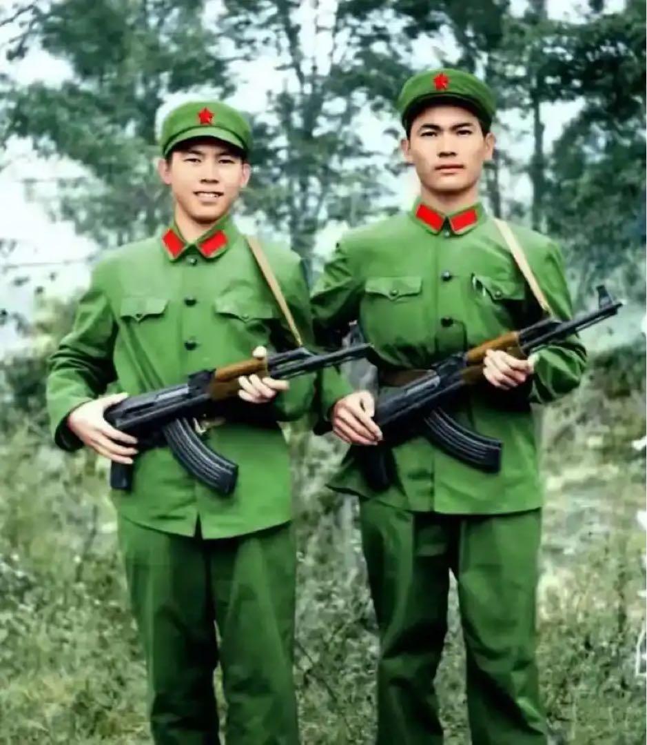 官給ベトナム戦争65式中国人民解放軍戦闘服上下帽子雑嚢弾帯水筒　超フルセット新品