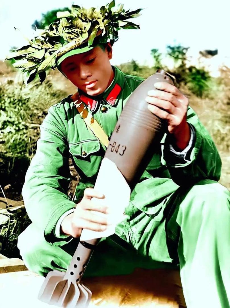 官給ベトナム戦争65式中国人民解放軍戦闘服上下帽子雑嚢弾帯水筒　超フルセット新品