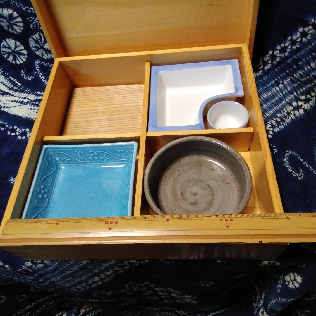 はち子　松花堂弁当　ヒノキ　和風デザイン 4仕切り弁当箱 陶器付き