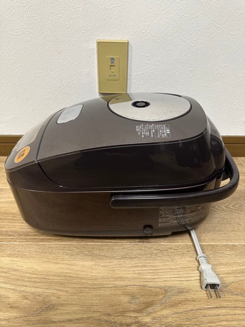 象印 圧力IH炊飯ジャー 5.5合炊き 極め炊き NP-BF10 2017年製