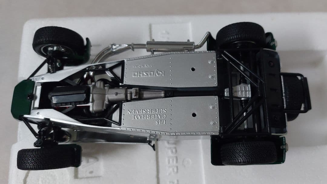 ミニカー Caterham Super Seven Cycle Fender 1:18