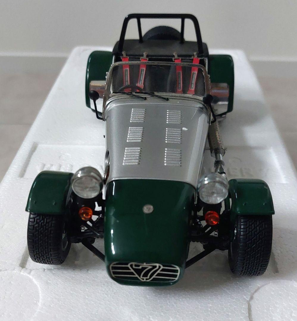 ミニカー Caterham Super Seven Cycle Fender 1:18