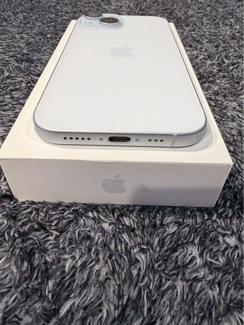 【美品】iPhone15 本体 256GB ブルー
