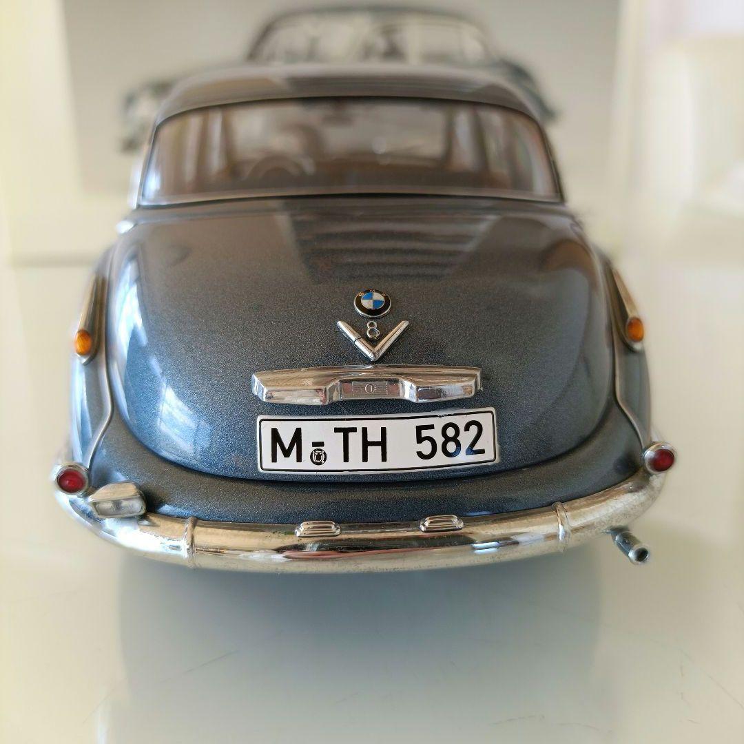 オートアート製　 502 2.6 Luxus 1:18 スケール