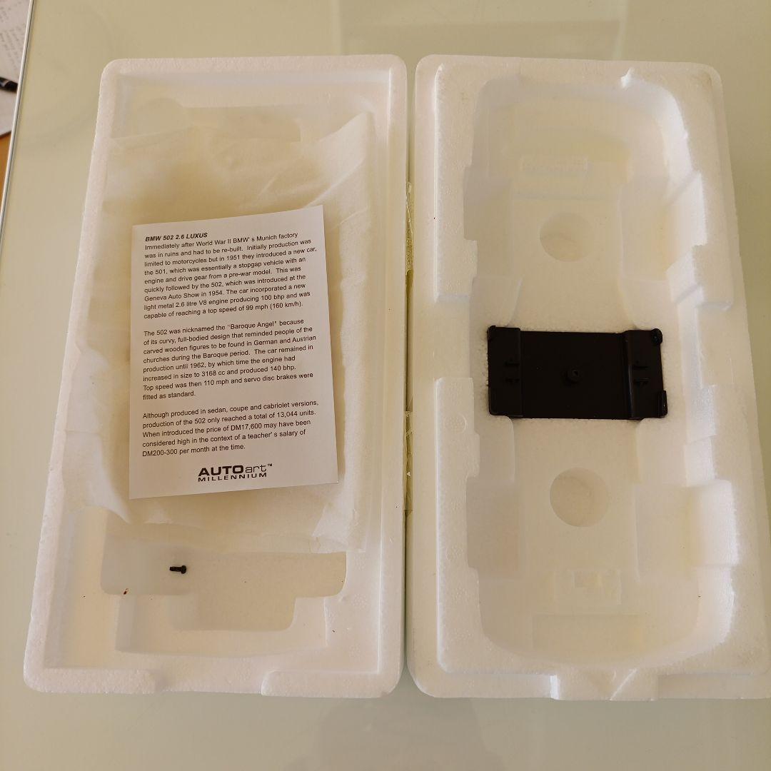 オートアート製　 502 2.6 Luxus 1:18 スケール
