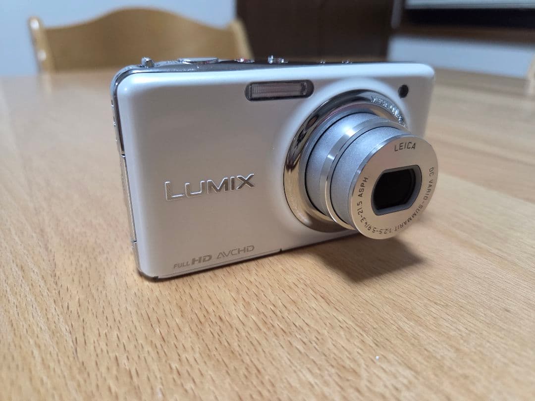美品　LUMIX DMC-FX77 ホワイト　デジカメ