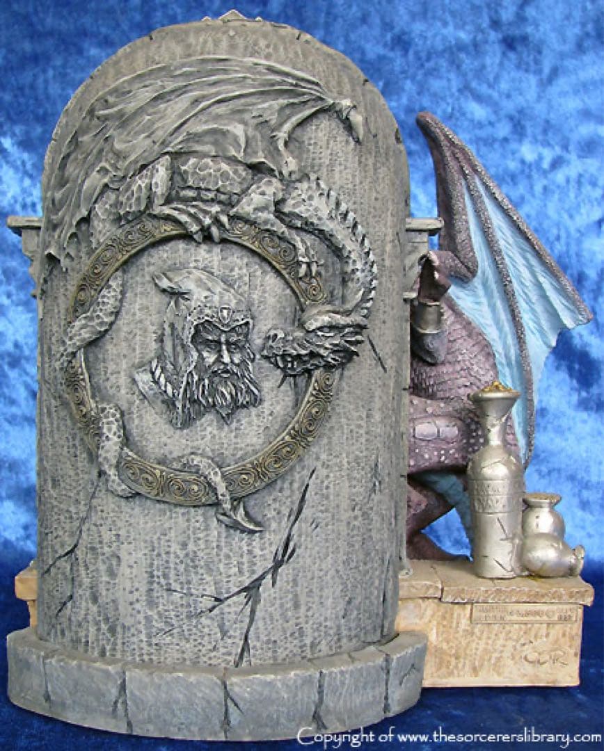 新品未開封　Tudor Mint 社フィギュア　Draco Fenestra