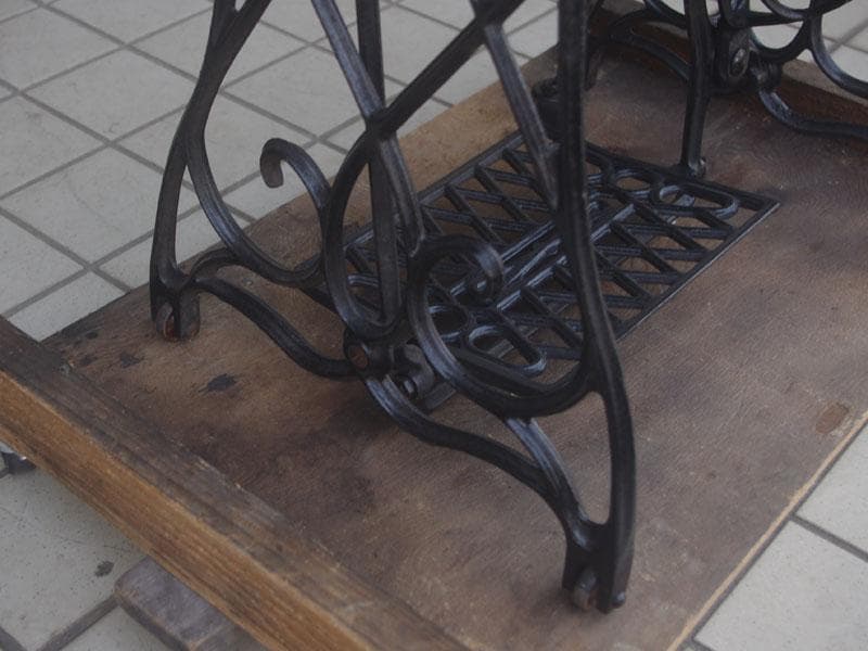 優美な曲線 木製テーブル 鉄脚 鋳物 ミシン脚