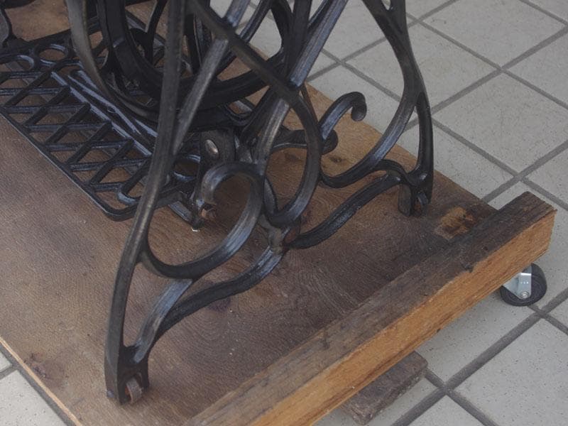 優美な曲線 木製テーブル 鉄脚 鋳物 ミシン脚