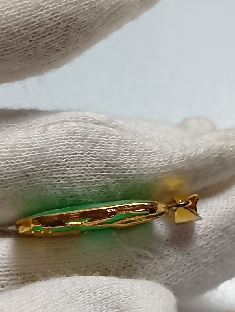 翡翠　金メッキ　ペンダントヘッド