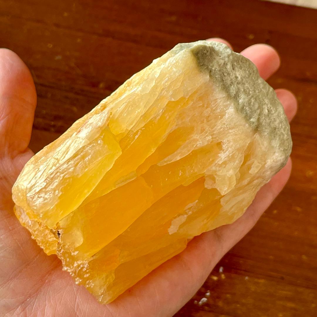 イエロー アラゴナイト 234.06ct 原石 パキスタン 鉱物 鉱石 天然石