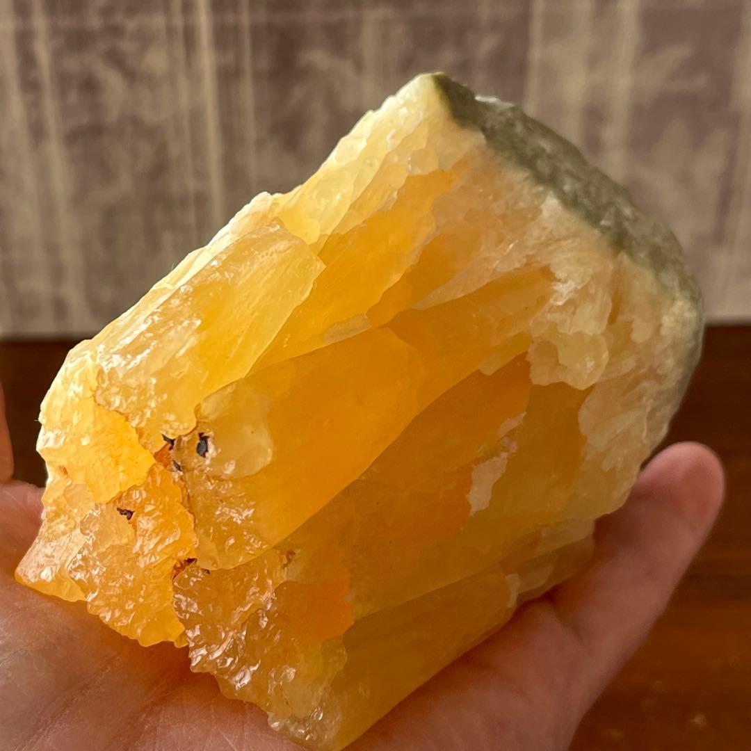 イエロー アラゴナイト 234.06ct 原石 パキスタン 鉱物 鉱石 天然石