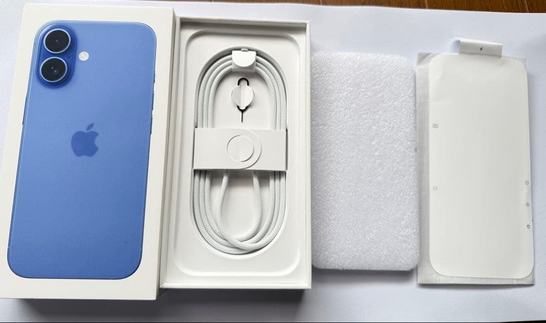 iPhone16 128GB ウルトラマリン 美品 オマケ多数 AirTag新品