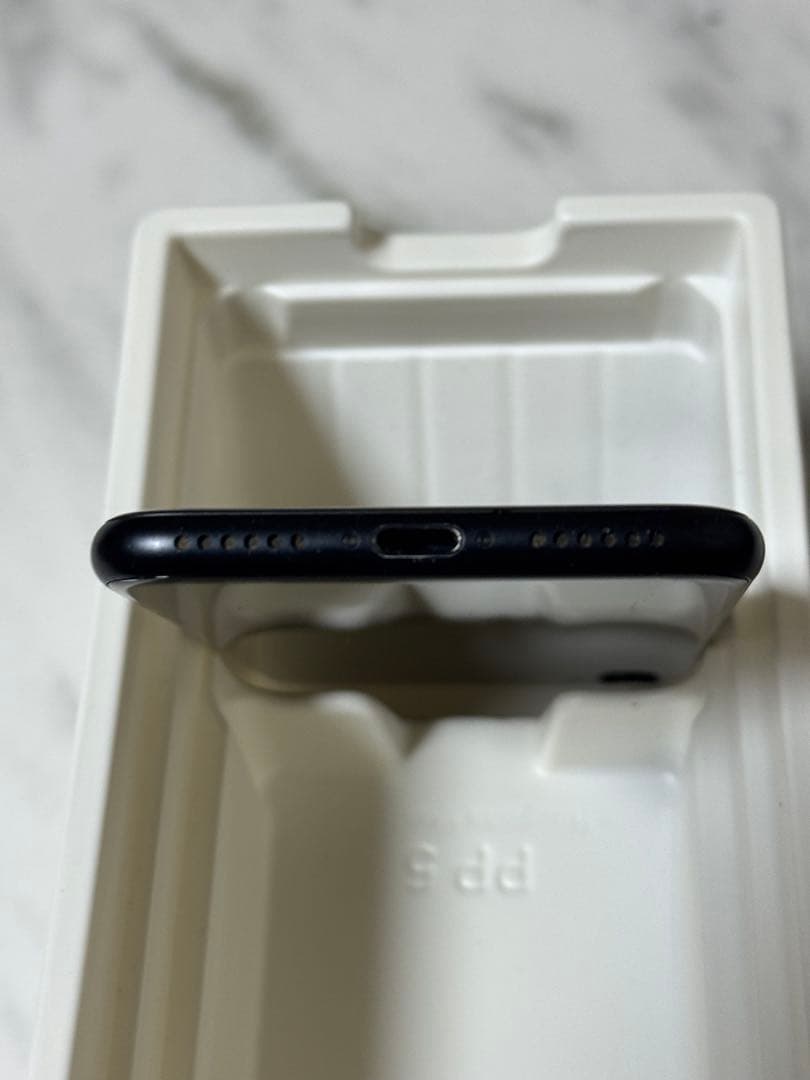 iPhone SE2 第2世代128GBブラックSIMフリー