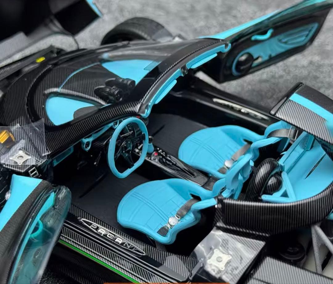 Pagani Zonda Uno 1/18 スケールモデルミニカー
