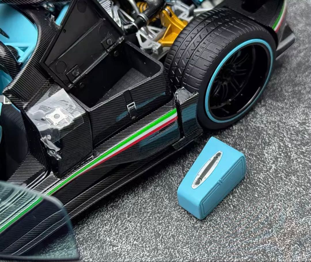 Pagani Zonda Uno 1/18 スケールモデルミニカー