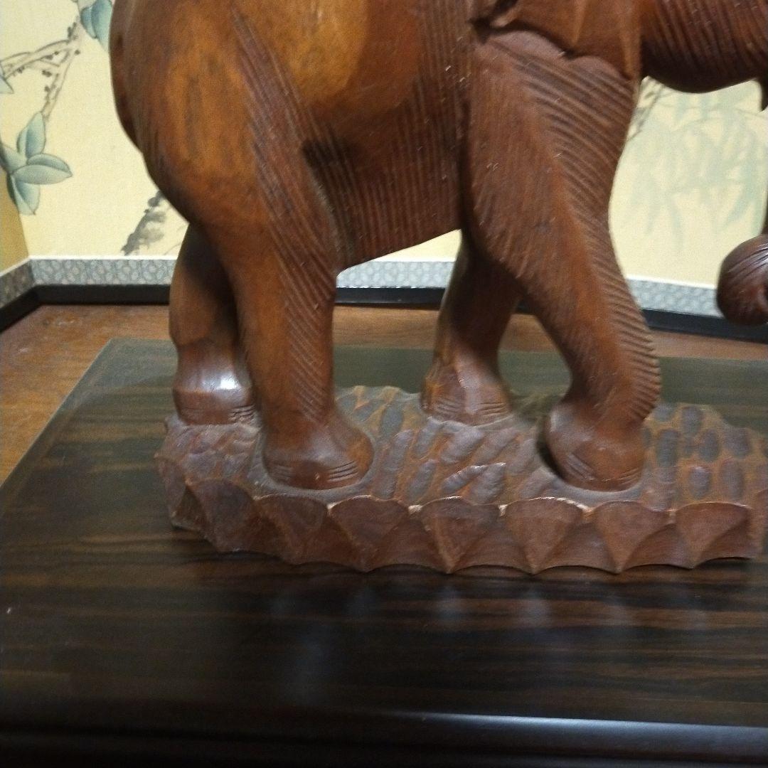 ２０２６アジアゾウ　大きな木の一刀彫でしょうか台から高さ約36cm