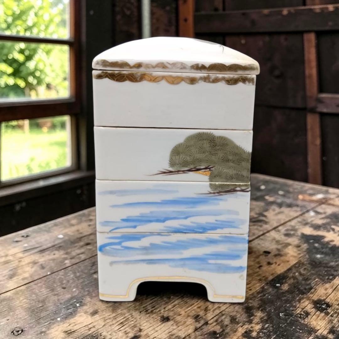 【時代物】色絵金彩「飛鶴松文」四段角重箱（共蓋・高足付）お花見 節句 懐石 茶席
