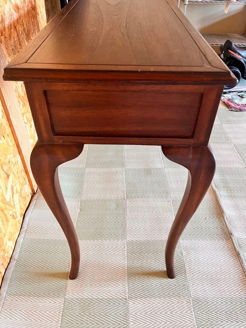 クラシックスタイル木製デスク 3引き出し付き