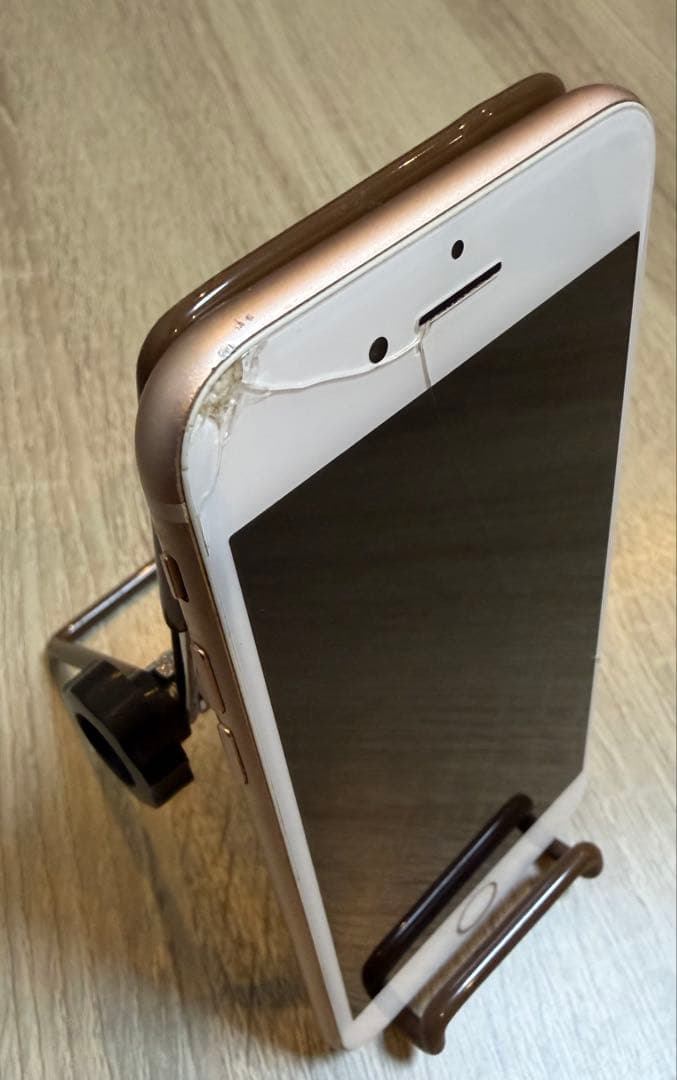 iPhone 8 ゴールド ひび割れあり