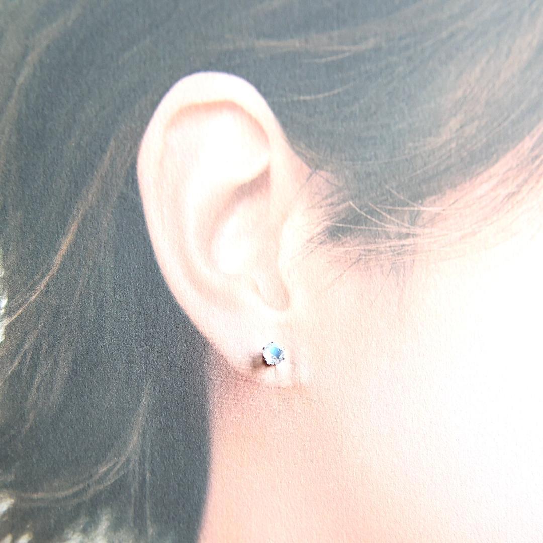 6月の誕生石　3㎜合成アレキサンドライト　4㎜レインボムーンストーンピアスセット