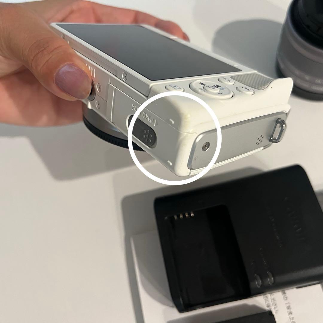 Canon EOS M100 ホワイト レンズ付き　ミラーレス一眼　美品