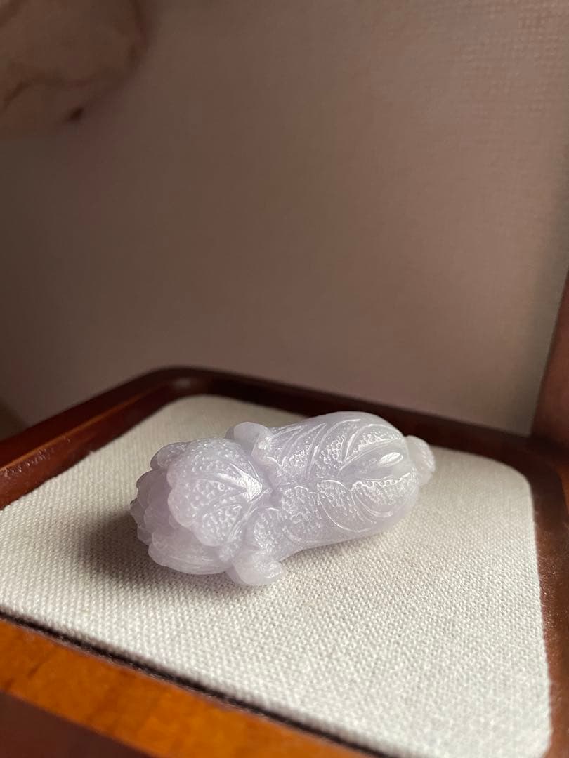 本翡翠 置物 ミャンマー産 白菜 彫刻 ネックレス 薄いラベンダー