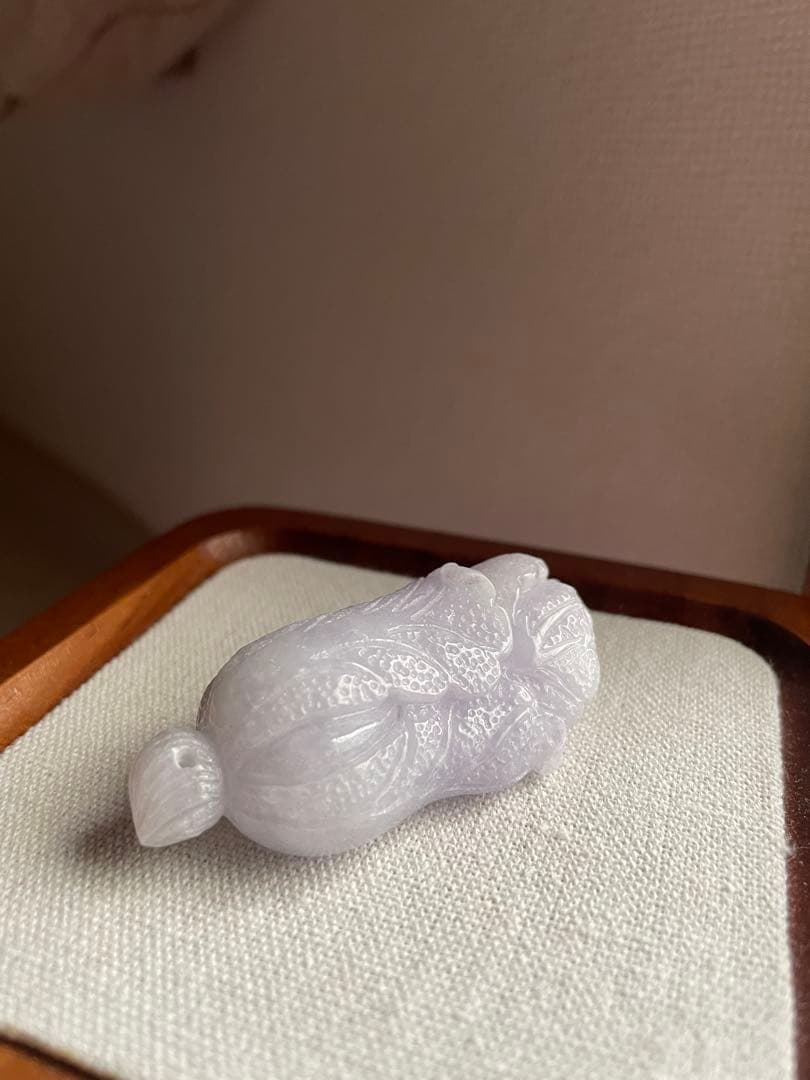本翡翠 置物 ミャンマー産 白菜 彫刻 ネックレス 薄いラベンダー